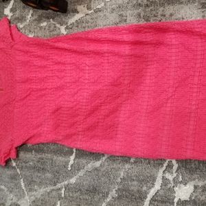 Pink lace-like body-con dress